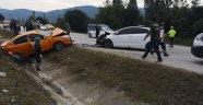 Hatalı sollama kaza getirdi: 6 yaralı