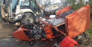 Hatalı sollama yapan kamyonla traktör çarpıştı: 1 yaralı