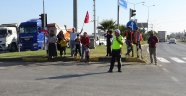 Hatay'da komandoların geçişine Türk bayraklı destek