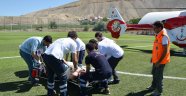 Helikopterle hastaneye kaldırıldı