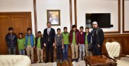 Hokeycilerden Vali Baruş'a ziyaret