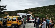 Hollandalı turistleri taşıyan taksiye tır çarptı: 3 yaralı