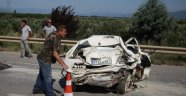 Hurdaya dönen otomobilden sağ çıktı!