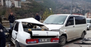 Hurdaya dönen otomobilin sürücüsü ölümden döndü