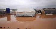 İdlib'te mülteci kampı sular altında