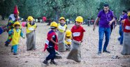 İdlib'te savaş çocuklarının buruk eğlencesi