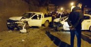 İki araç kafa kafaya çarpıştı: 5 yaralı