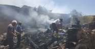 İki ev yangında zarar gördü, 3 kişi dumandan etkilendi
