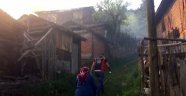 İki katlı ev yangında kullanılmaz hale geldi