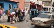 İki otomobil arasında kaldı ölümden döndü