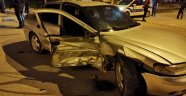 İki otomobil çarpıştı: 1 yaralı