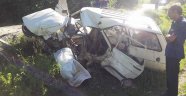 İki otomobil kafa kafaya çarpıştı: 1 Ölü, 4 Yaralı