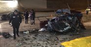 İki otomobil kafa kafaya çarpıştı: 3 ölü