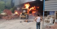İnşaat firmasına ait depo alev alev yandı