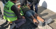 İnşaattan düşen işçinin hayatını baret kurtardı