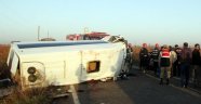 işçi servisi araba ile çarpıştı, ölü ve yaralılar var