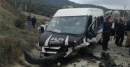 İşçi servisi ile otomobil çarpıştı: 1 ölü, 19 yaralı