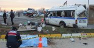 İşçi servisiyle kamyonet çarpıştı: 1 ölü 24 yaralı