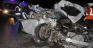 Isparta'da can pazarı: Otomobilde sıkışan 2 kişi güçlükle çıkartılabildi