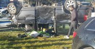 Isparta'da otomobil ile çarpışan minibüs kavşakta ters döndü: 1 ölü, 7 yaralı