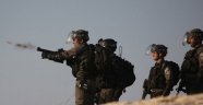 İsrail askerleri 21 Filistinliyi yaraladı