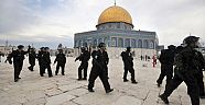 İsrailden Mescid-i Aksaya şok baskın!