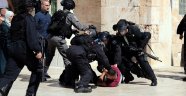 İsrail polisinden Mescidi Aksa'ya saldırı : 37 yaralı