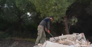 İzmir'de ormanlık alana inşa edilen 7 ev yıkıldı