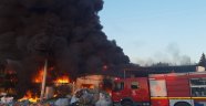 İzmir'de plastik fabrikası alevlere teslim oldu