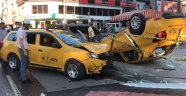 İzmir'de feci kaza: Ticari taksi takla attı