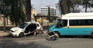 İzmir'de minibüs otomobile çarptı: 1 ölü, 11 yaralı