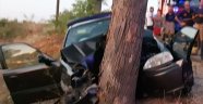 İzmir'de otomobil ağaca çarptı: 3 ölü 1 yaralı