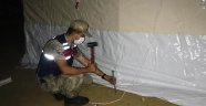 Jandarma deprem bölgesinde çadır kurdu
