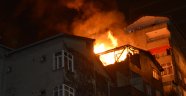 Kağıthane'de 4 katlı binada korkutan yangın