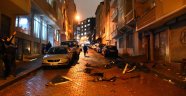 Kağıthane'de 6 katlı binanın çatısı uçtu