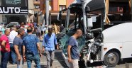Kampa giden öğrencilerin bulunduğu midibüs tıra çarptı: 7 yaralı