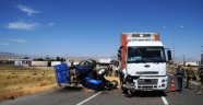 Kamyon buğday yüklü traktörle çarpıştı: 1 yaralı