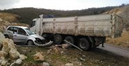 Kamyon ile otomobil çarpıştı: 2 ölü !