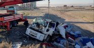 Kamyon menfeze uçtu: 4 yaralı