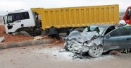 Kamyon Otomobil İle Çarpıştı: 3 Ağır Yaralı
