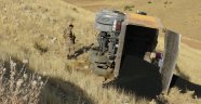 Kamyon uçuruma yuvarlandı: 1 ölü
