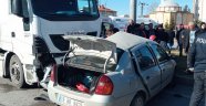 Kamyon ve otomobil çarpıştı:1 ölü 1 yaralı