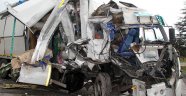 Kamyon yolcu otobüsüne çarptı: 7 yaralı