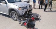 Kamyonet ile motosiklet çarpıştı: 1 Yaralı