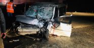 Kamyonet kamyona arkadan çarptı: 1 ölü, 3 yaralı