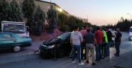 Kamyonet otomobille kafa kafaya çarpıştı: 2 yaralı