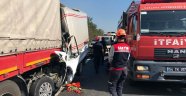 Kamyonet tıra çarptı: 1 ölü