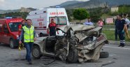 Kamyonet ve otomobil çarpıştı: 1 ölü, 2 yaralı