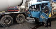 Kamyonetle beton mikseri çarpıştı: 2 yaralı
