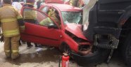 Kamyonla çarpışan otomobilin sürücüsü öldü